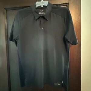 Oakley Men's Black Polo Shirt, Tailored fit with covered buttons, size Medium